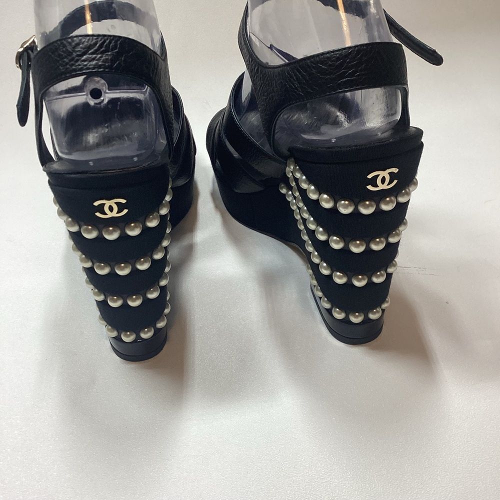Chanel Calfskin Grosgrain Pearl Wedge‎ Sandals Size EU 38.5 Black - Picture 3 of 16
